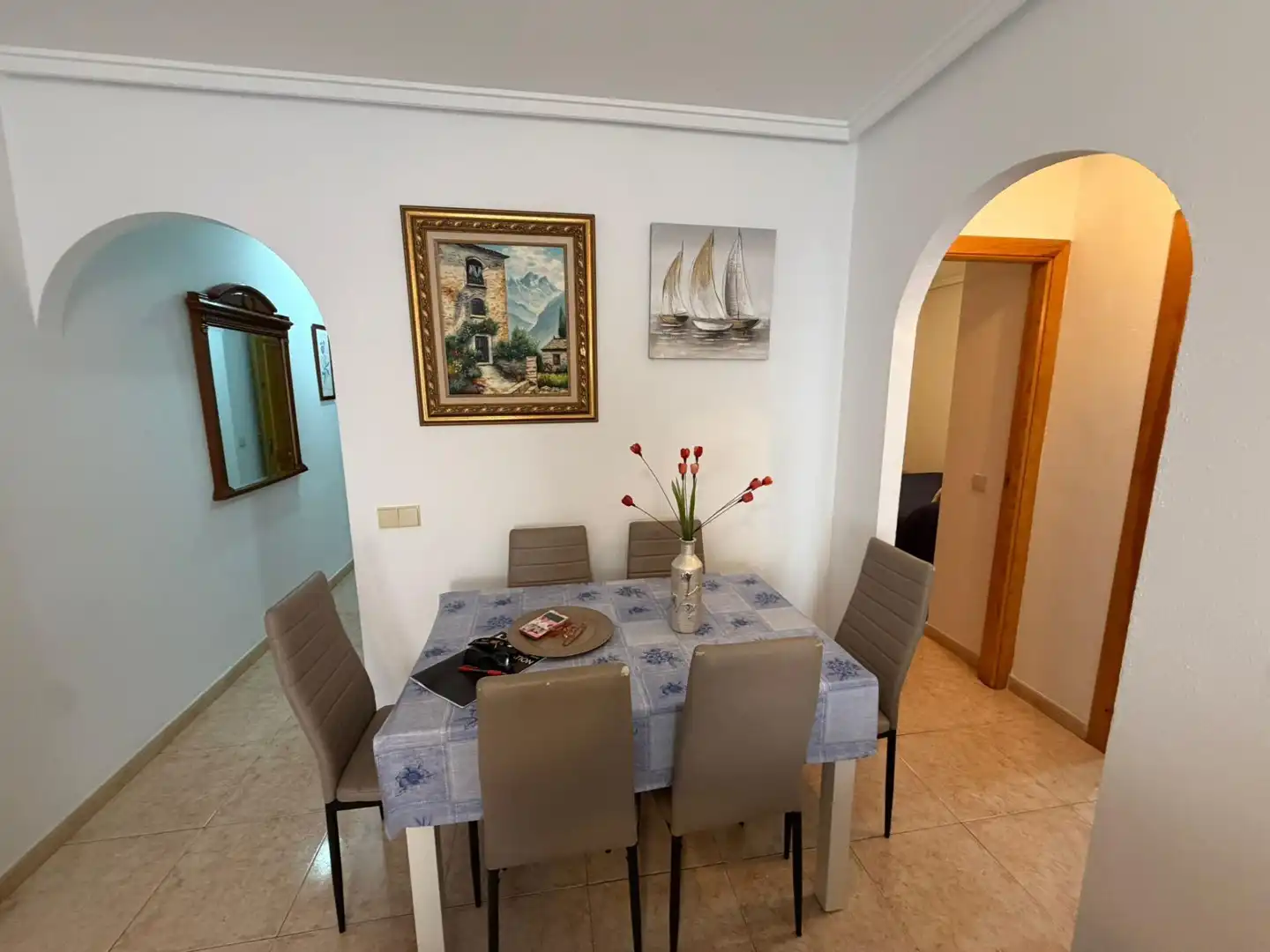 Menjador de Apartament en venda en Torrevieja amb Terrassa, Moblat i Piscina comunitària
