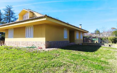 Vista exterior de Casa o xalet en venda en Lardero amb Calefacció, Terrassa i Moblat