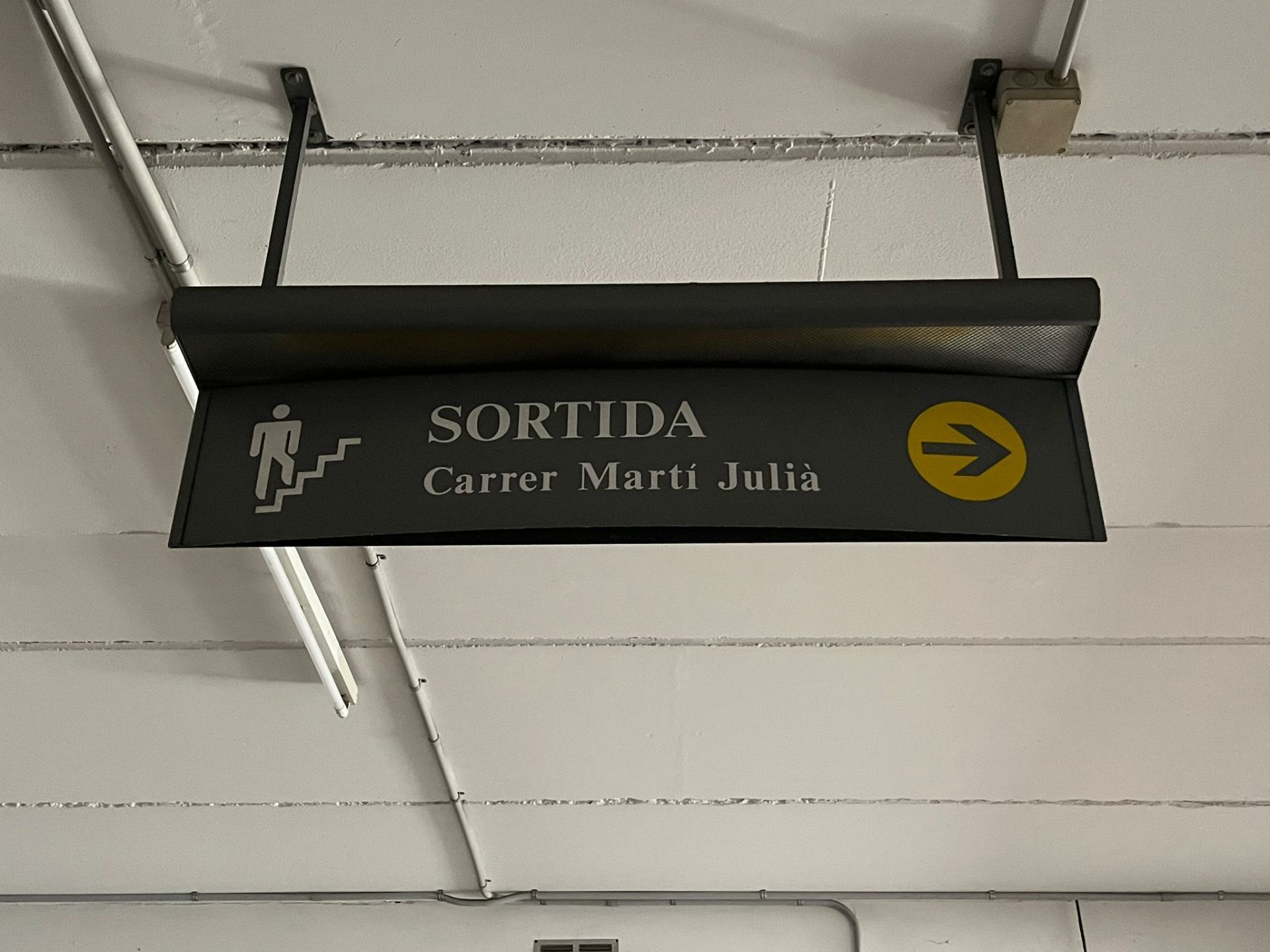 Exterior view of Garage for sale in Badalona