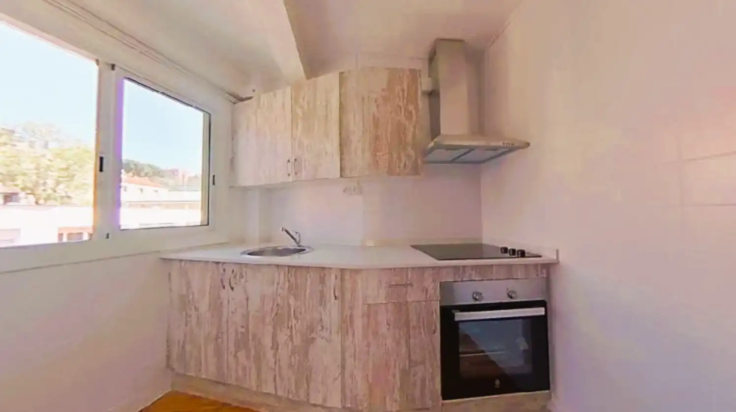Cocina de Piso en venta en Barcelona con Horno