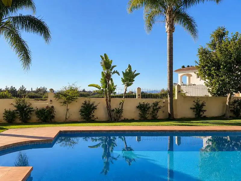 Chalet con piscina en venta en Selwo, imagen 4