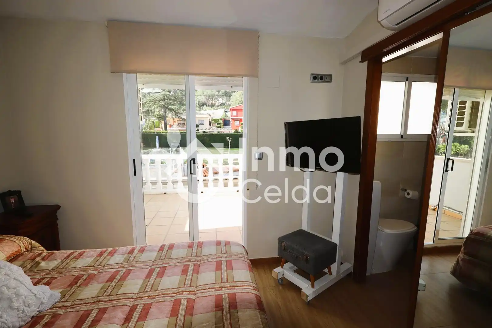 Habitación de Casa adosada en venta en Chiva con Aire acondicionado, Calefacción y Jardín privado