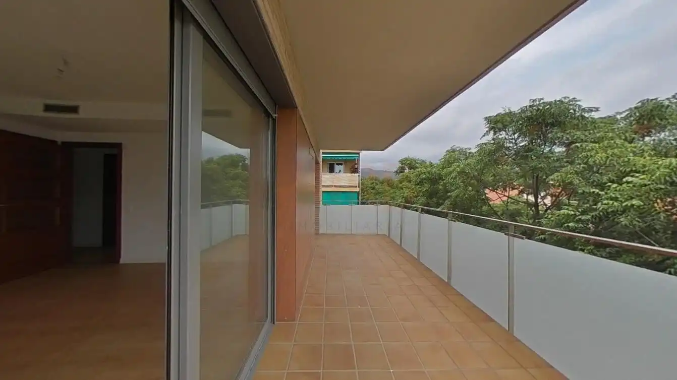 Terraza de Piso en venta en Castelldefels con Piscina comunitaria