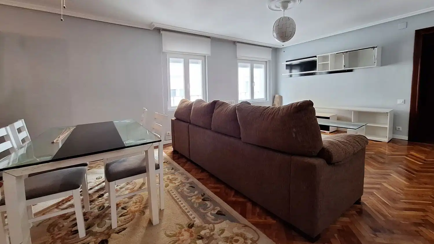 Sala d'estar de Pis en venda en Oviedo  amb Calefacció