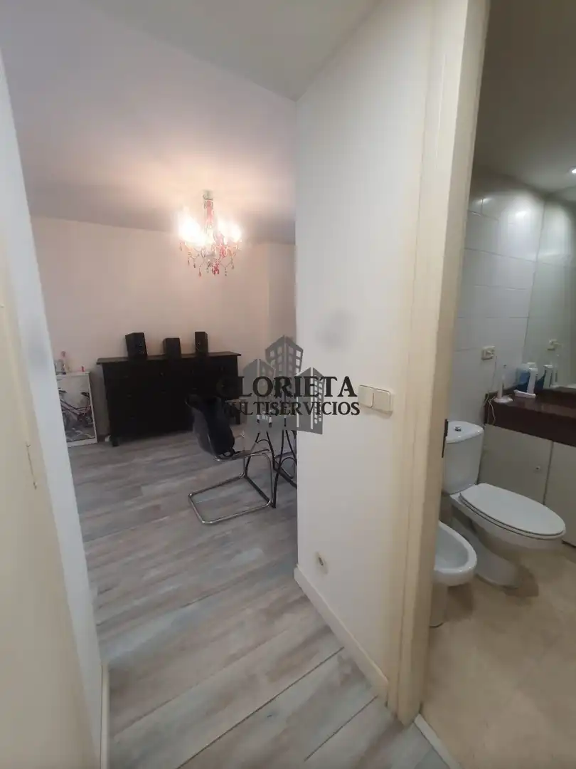 Habitación de Piso en venta en Vigo  con Calefacción, Trastero y Amueblado