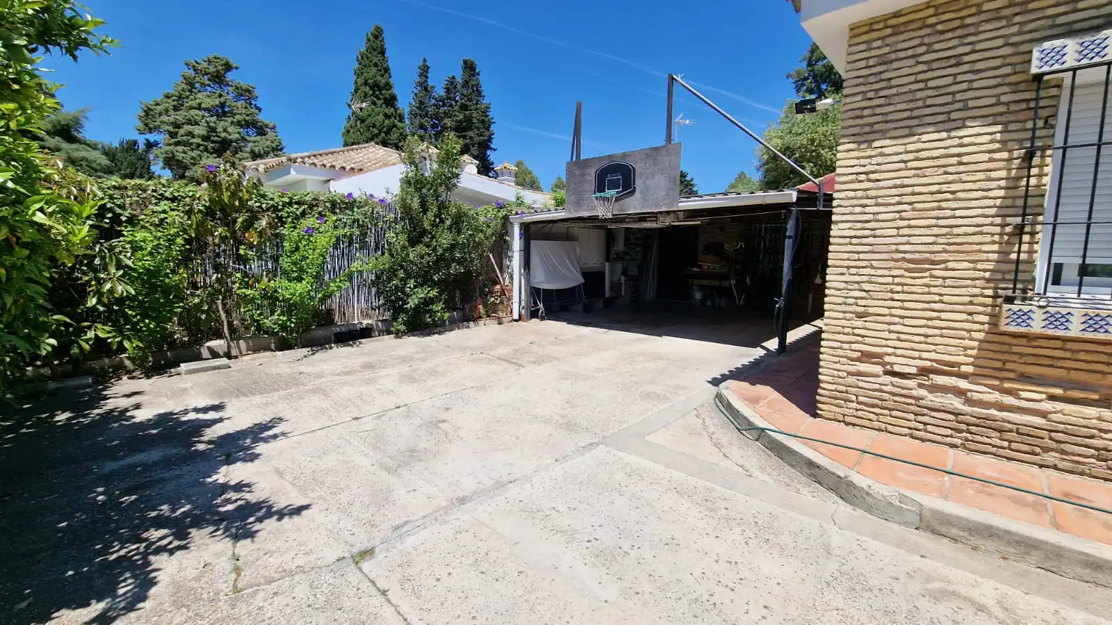 Exterior view of Detached homes for sale in El Puerto de Santa María  with Air Conditioner, Private garden and Storage room