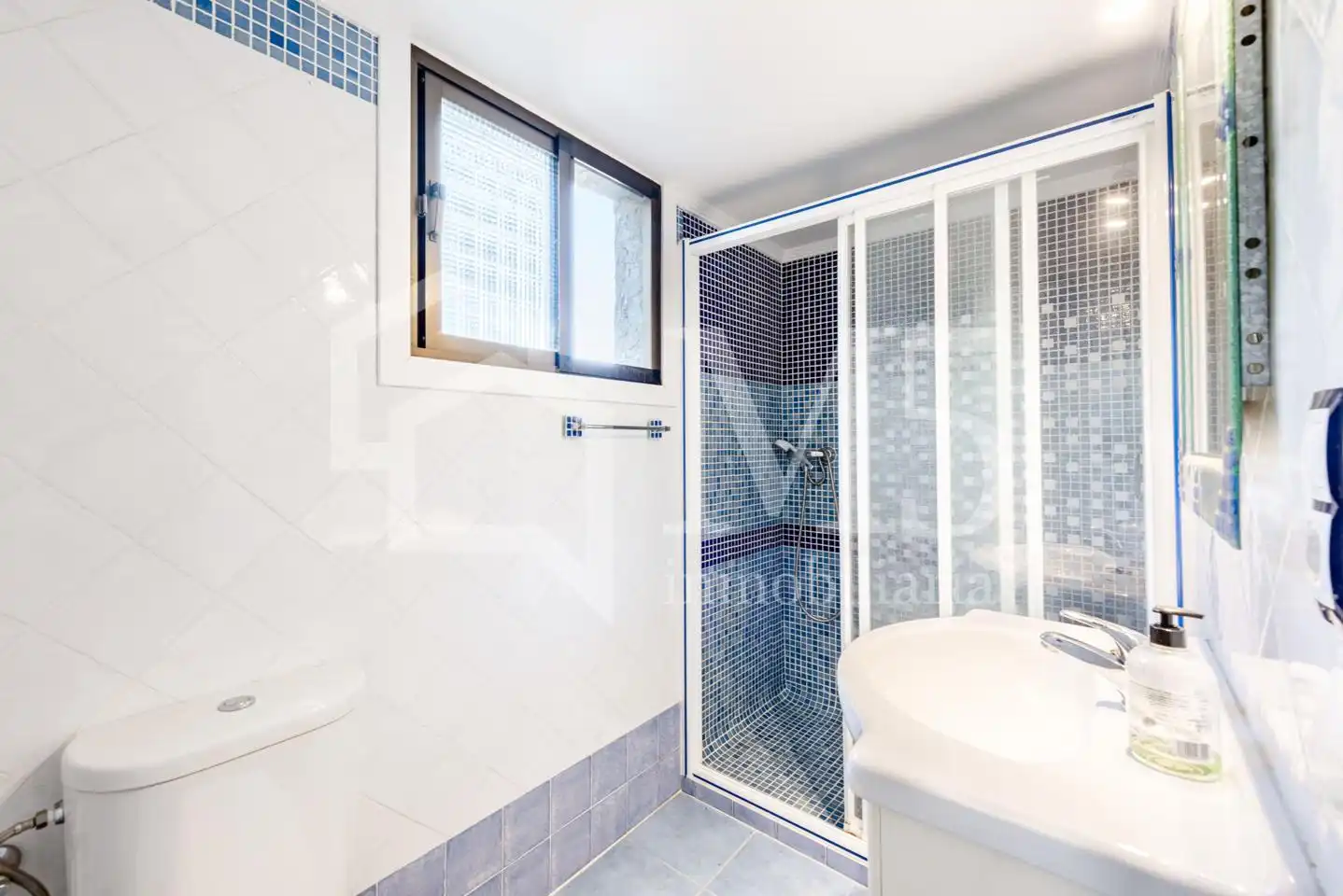 Baño de Finca rústica en venta en Rincón de la Victoria con Aire acondicionado, Jardín privado y Terraza
