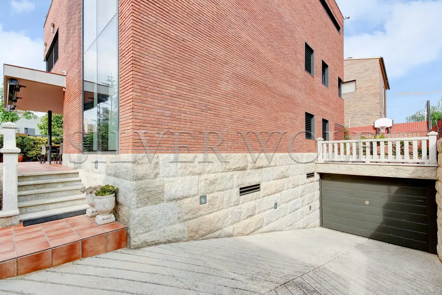 Vista exterior de Casa o xalet en venda en Viladecans amb Aire condicionat, Calefacció i Jardí privat