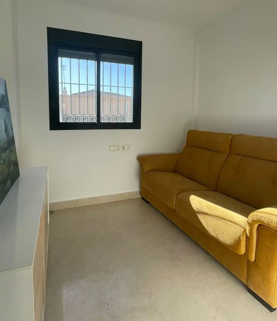 Sala d'estar de Casa o xalet en venda en Dos Hermanas amb Aire condicionat, Traster i Piscina comunitària