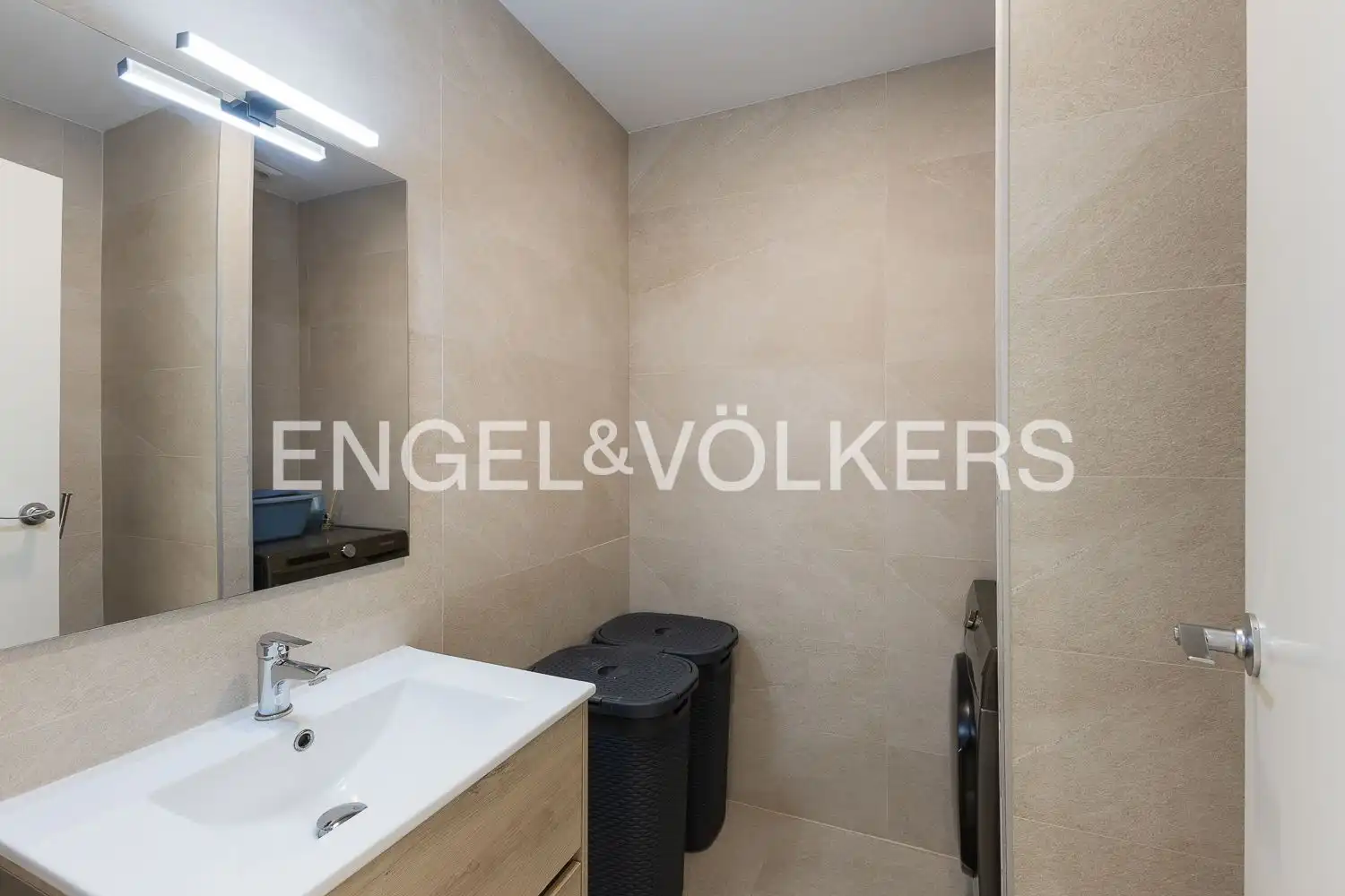 Baño de Casa o chalet de alquiler en Rocafort con Aire acondicionado, Calefacción y Jardín privado