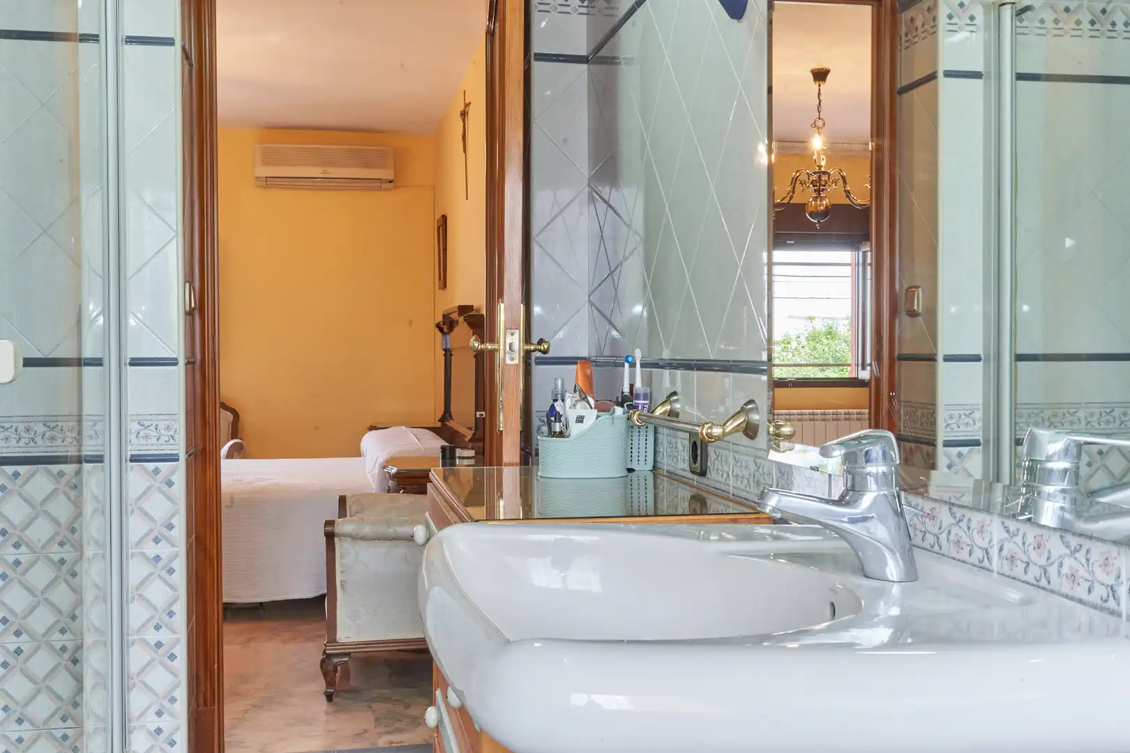 Bathroom of Detached homes for sale in Jaén  with Furnished