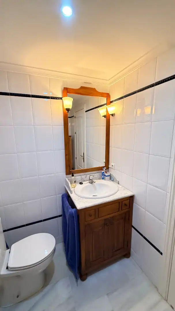 Baño de Piso en venta en Marbella con Terraza, Amueblado y Horno