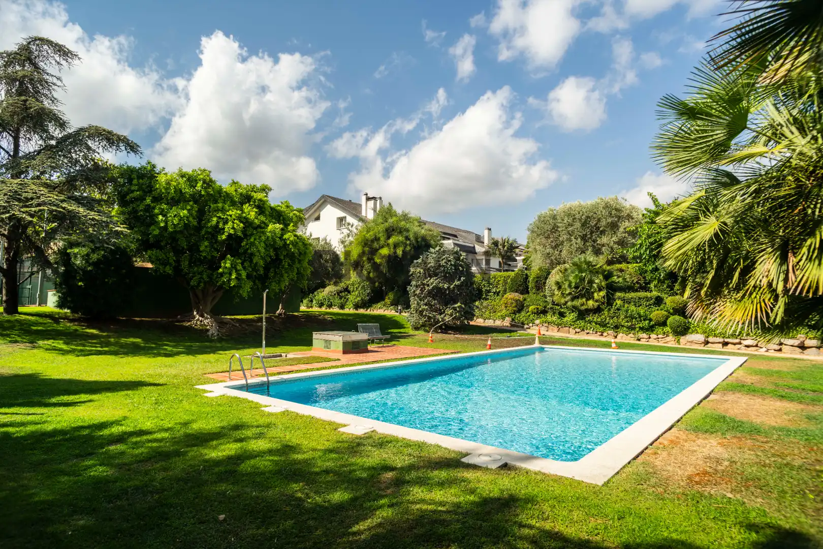Piscina de Casa o xalet en venda en Barcelona amb Aire condicionat, Calefacció i Jardí privat