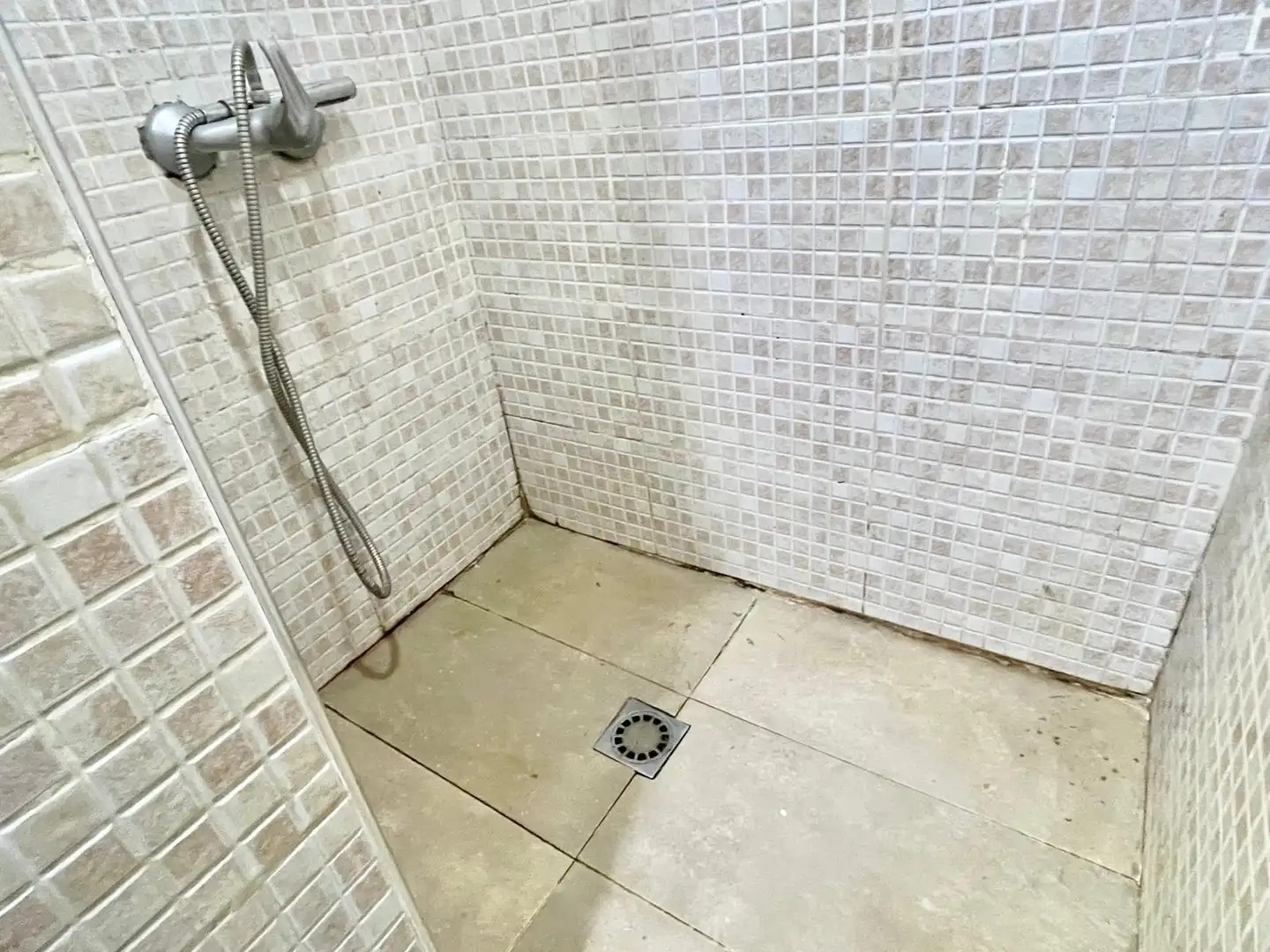 Badezimmer von Erdgeschoss zum Verkauf in Ripollet mit Parkett und Alarm