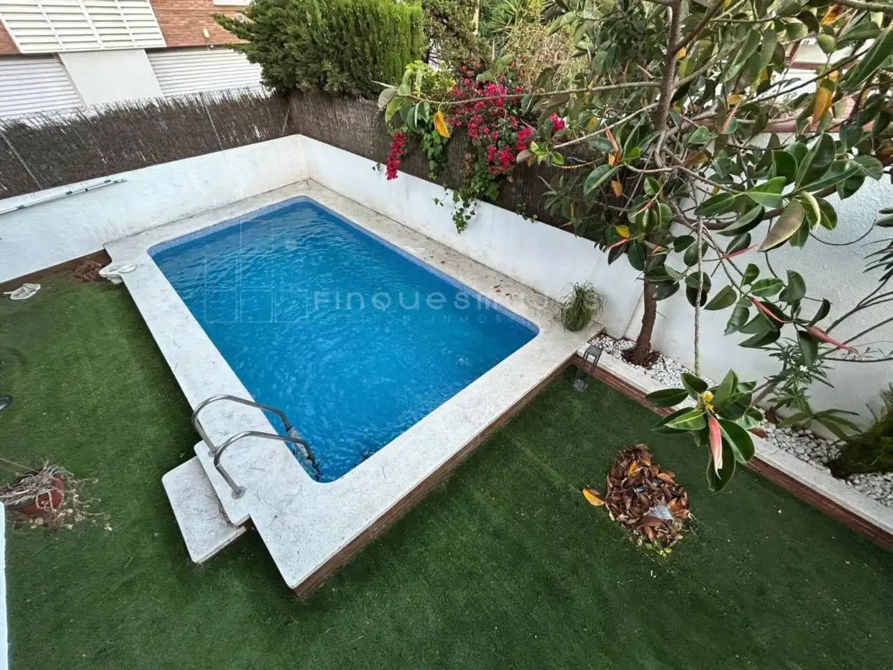 Swimming pool of Houses for sale in Castelldefels  with Air Conditioner, Heating and Private garden