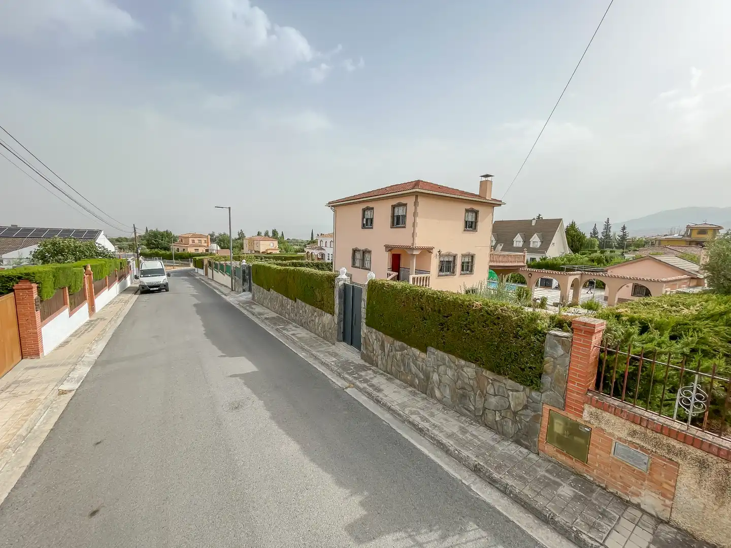 Vista exterior de Casa o xalet en venda en Villa de Otura amb Jardí privat, Terrassa i Piscina