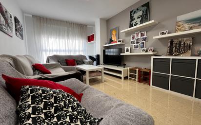 Living room of Flat for sale in Castellón de la Plana / Castelló de la Plana  with Furnished and Oven