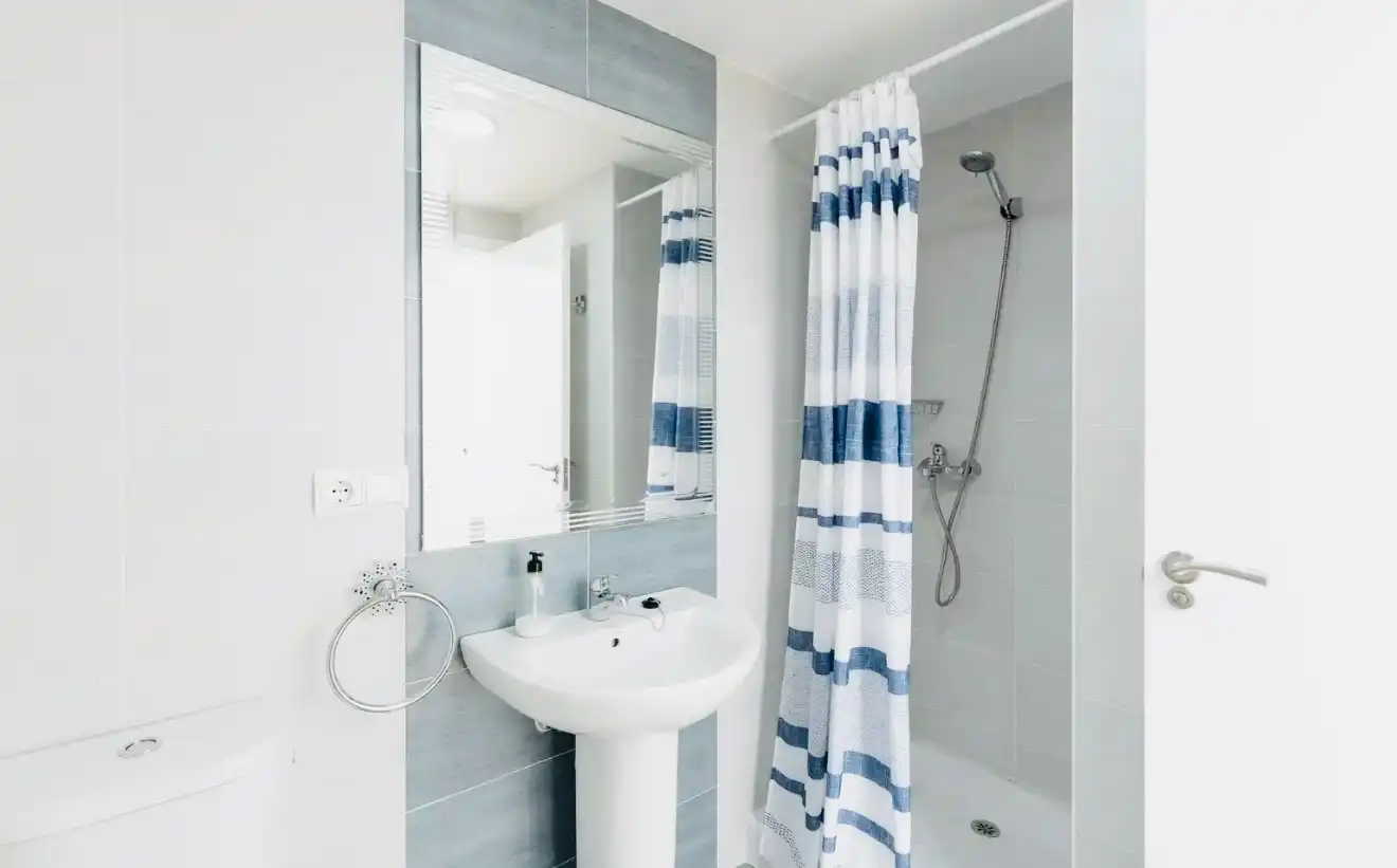 Badezimmer von Einfamilien-Reihenhaus zum Verkauf in Dénia mit Klimaanlage, Heizung und Terrasse