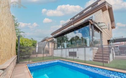 Swimming pool of House or chalet for sale in Villaviciosa de Odón  with Air Conditioner, Terrace and Swimming Pool