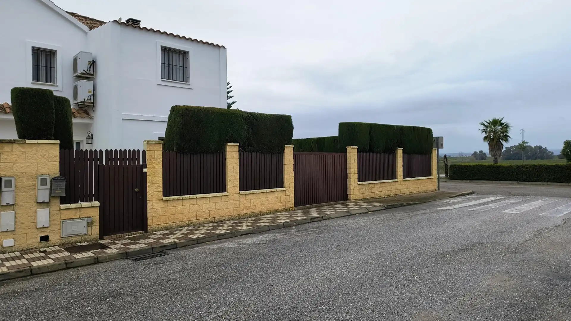 Exterior view of Single-family semi-detached for sale in Alcalá del Río  with Air Conditioner, Heating and Private garden