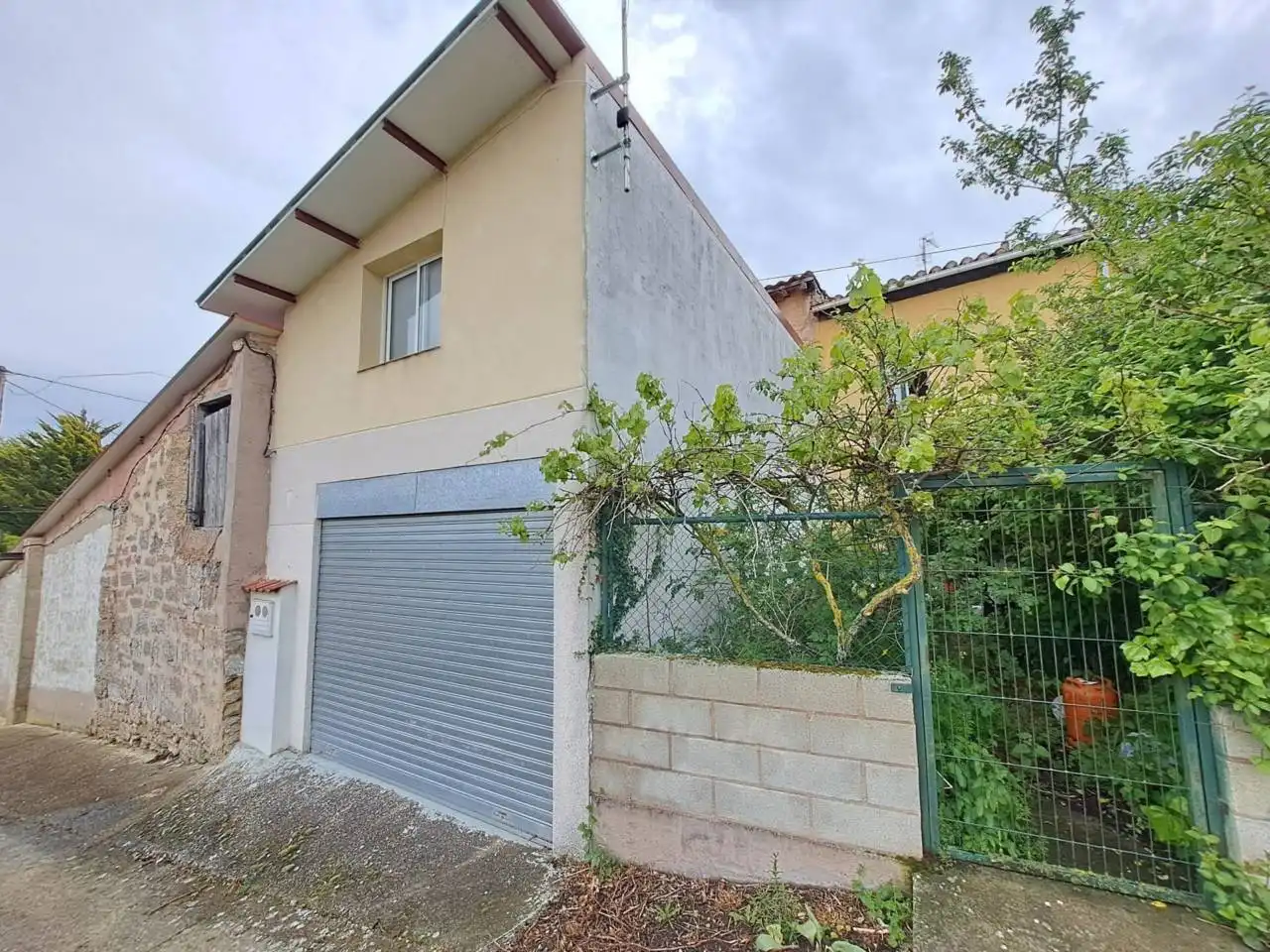 Vista exterior de Casa adosada en venta en Valle de Oca