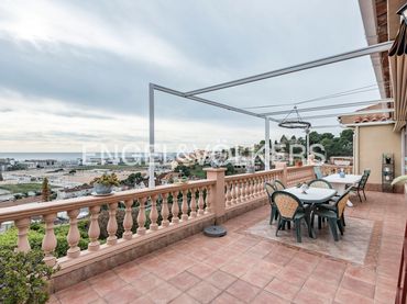 House with balcony for sale in Santa Susanna