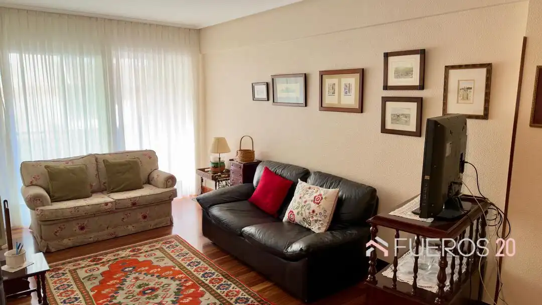 Sala de estar de Piso en venta en Barakaldo  con Calefacción, Terraza y Amueblado