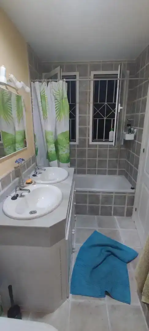 Bany de Casa o xalet en venda en Espartinas amb Aire condicionat, Jardí privat i Traster