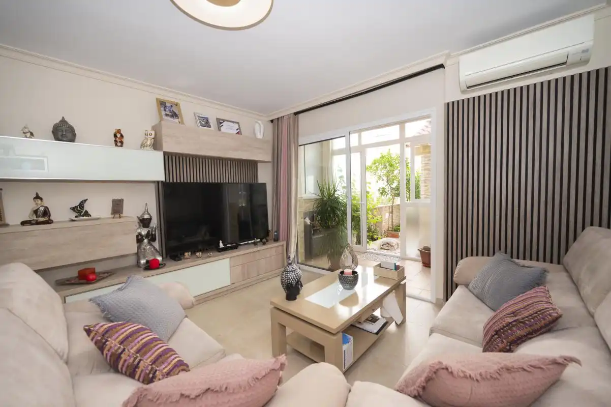 Sala d'estar de Planta baixa en venda en Eivissa amb Aire condicionat, Calefacció i Jardí privat