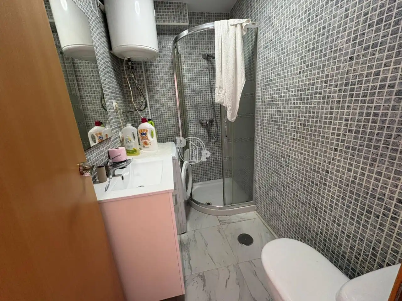 Badezimmer von Wohnung zum Verkauf in Benidorm mit Klimaanlage und Gemeinschaftspool
