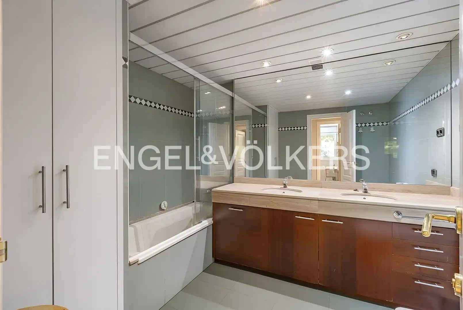 Bathroom of Flat for sale in Sant Cugat del Vallès  with Air Conditioner, Heating and Private garden