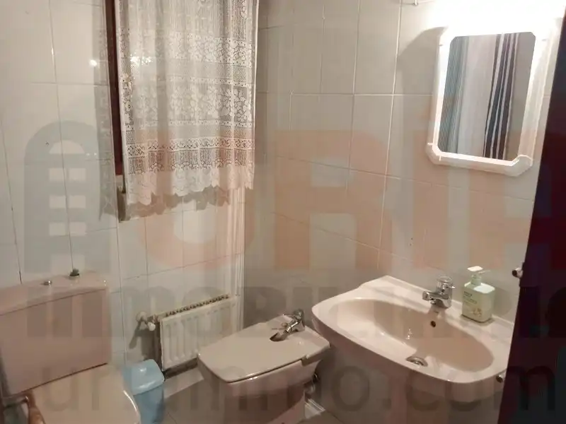 Badezimmer von Wohnung zur Miete in Oviedo  mit Heizung, Möbliert und Ofen