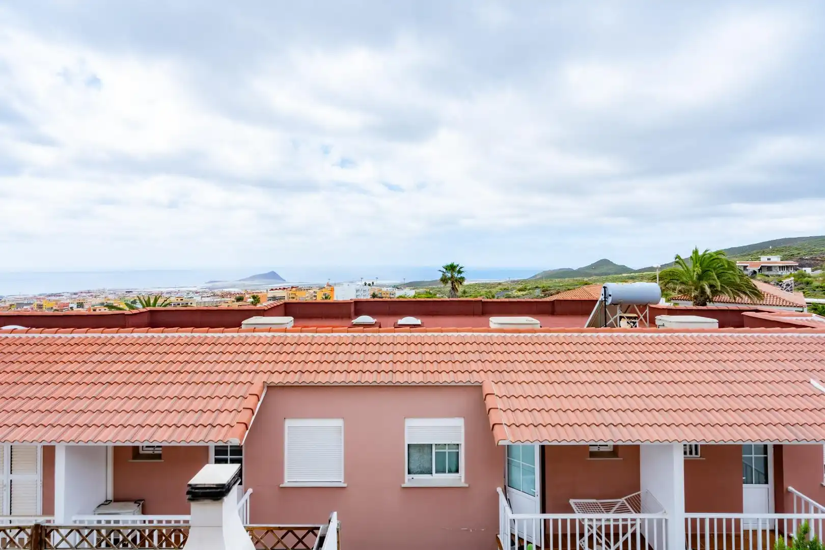 Vista exterior de Casa adosada en venta en Granadilla de Abona con Terraza y Balcón