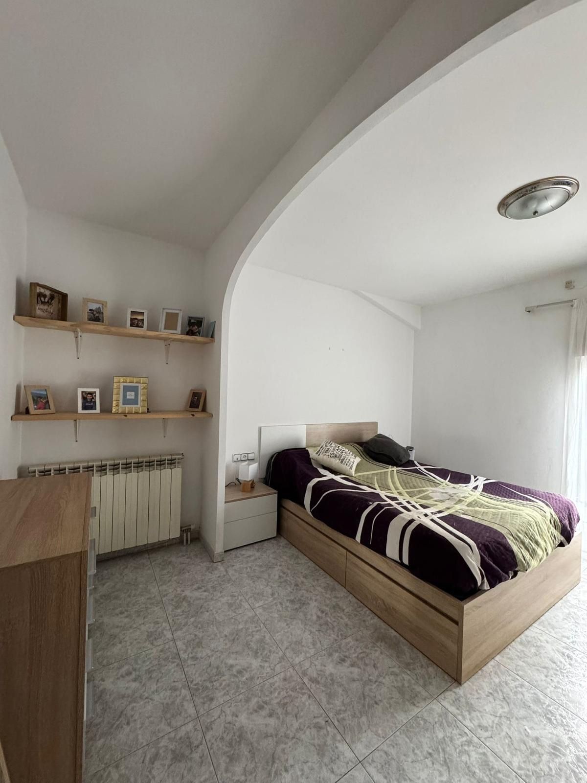 Schlafzimmer von Wohnung zum verkauf in Montesquiu mit Heizung