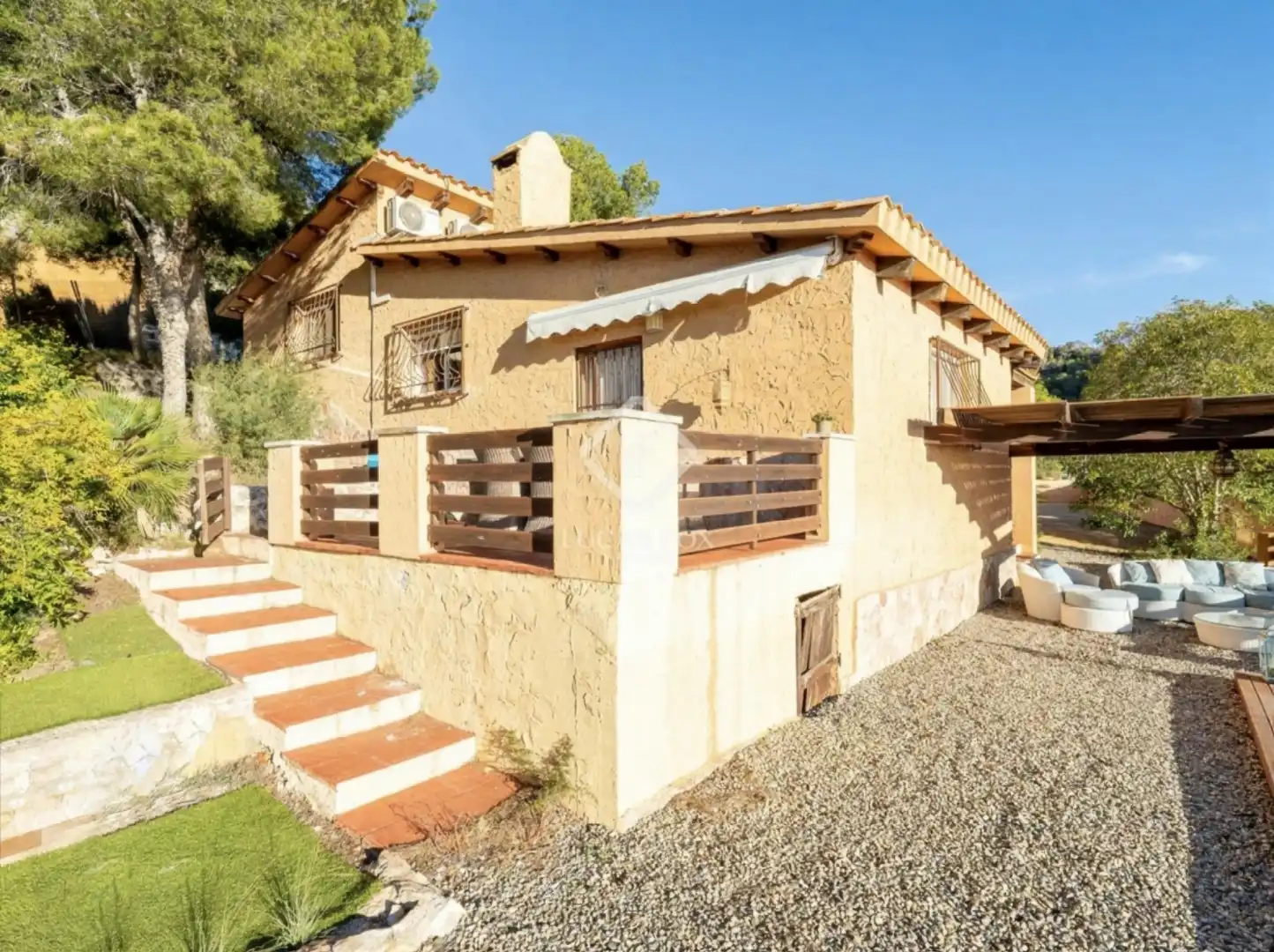 Vista exterior de Casa o xalet en venda en Sant Cugat del Vallès amb Calefacció, Jardí privat i Parquet