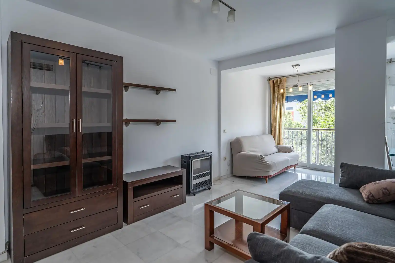 Living room of Flat for rent in Sevilla  with Air Conditioner, Heating and Furnished