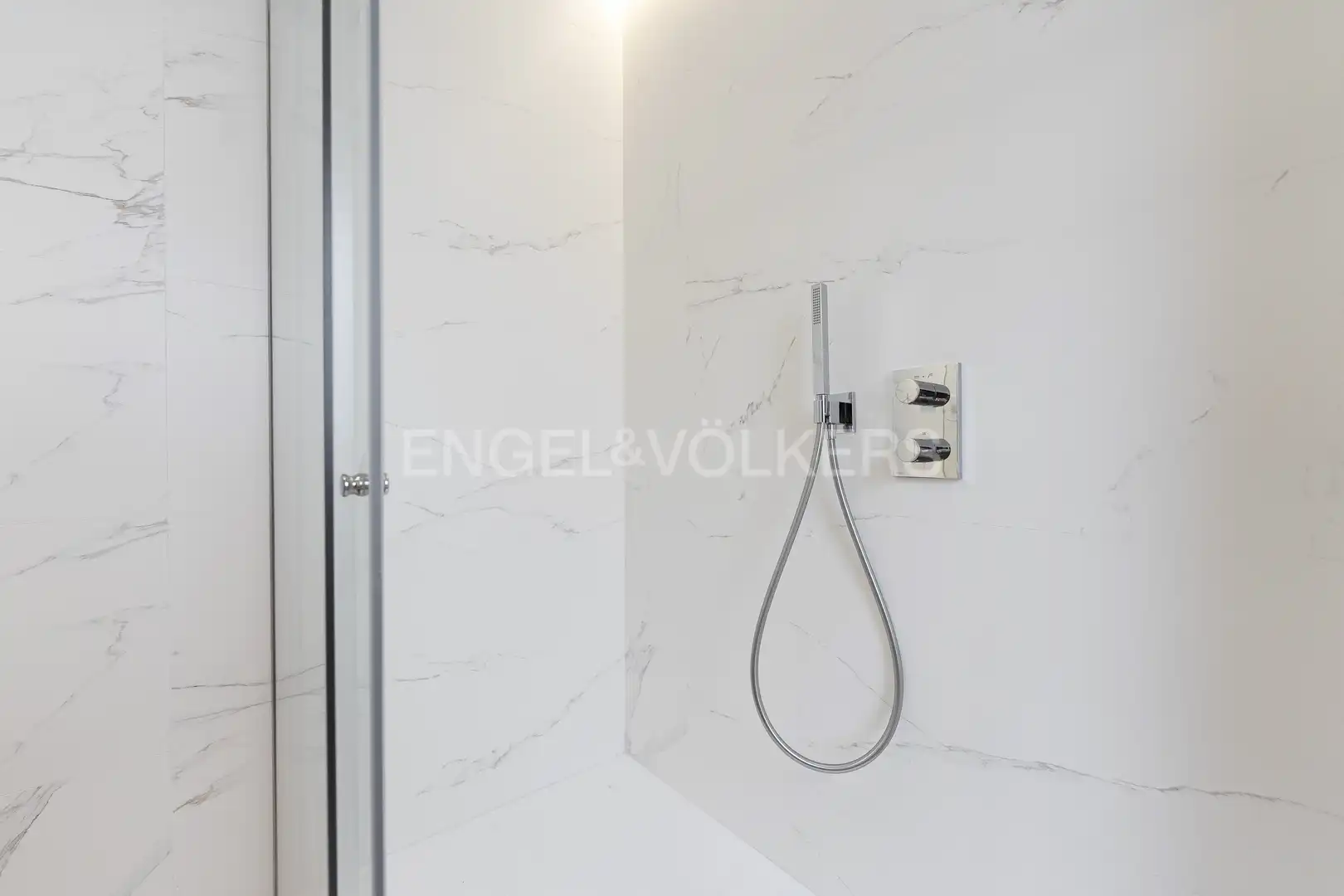 Badezimmer von Wohnung zur Miete in Madrid mit Klimaanlage, Heizung und Möbliert
