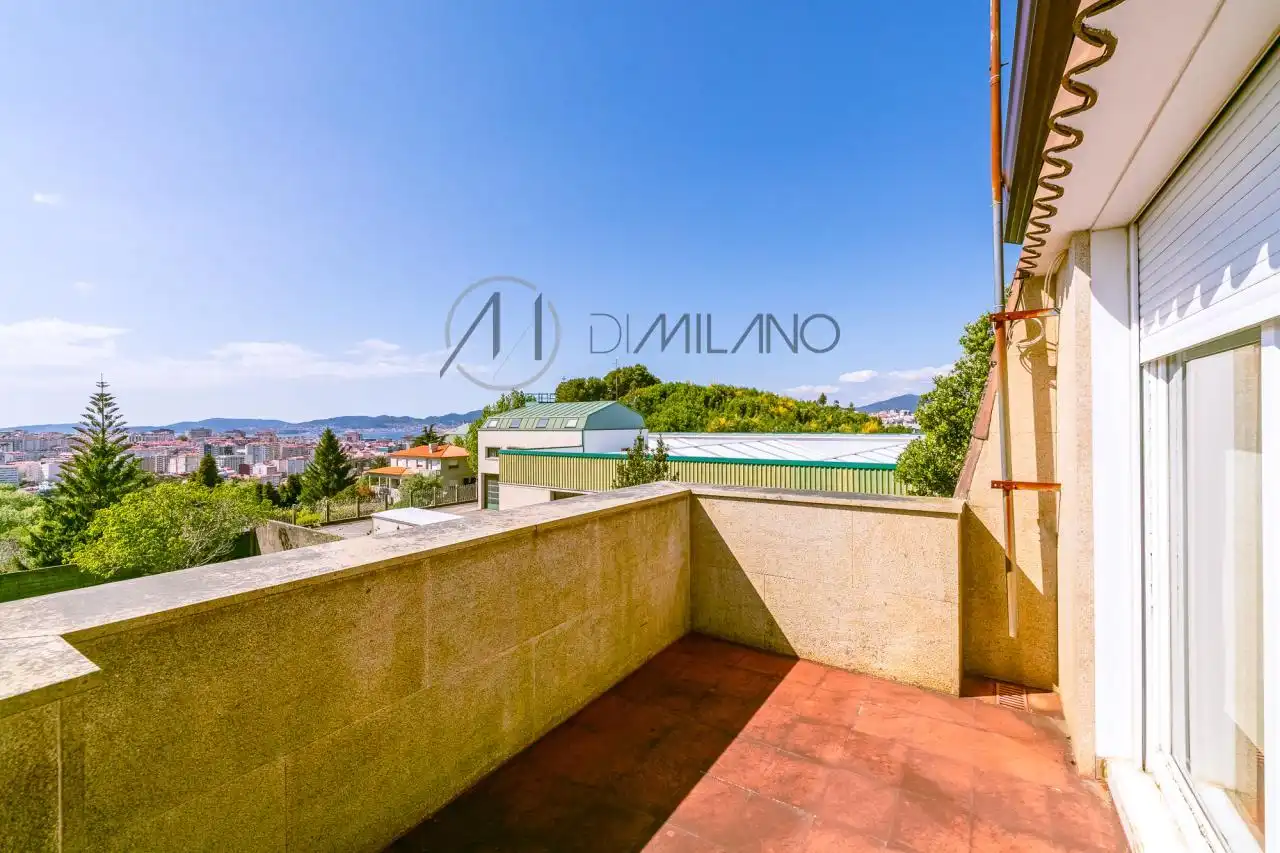 Terraza de Casa o chalet en venta en Vigo  con Calefacción, Jardín privado y Parquet