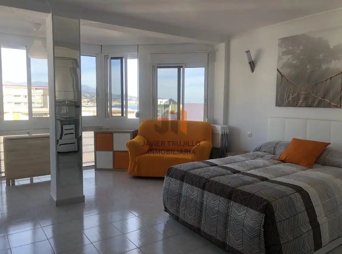 Dormitori de Estudi de lloguer en Vélez-Málaga amb Aire condicionat, Piscina i Moblat
