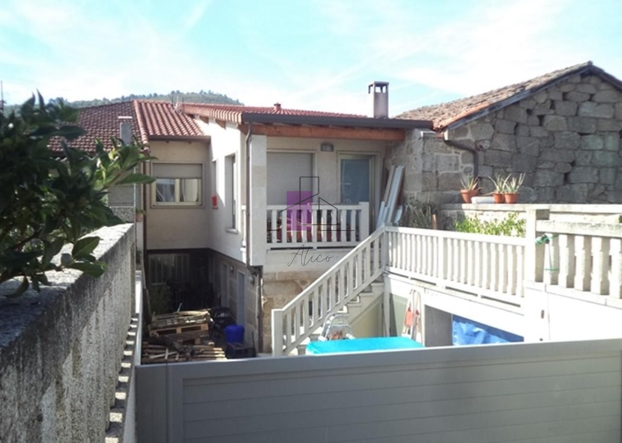 Exterior view of House or chalet for sale in Ourense Capital   with Heating, Terrace and Storage room