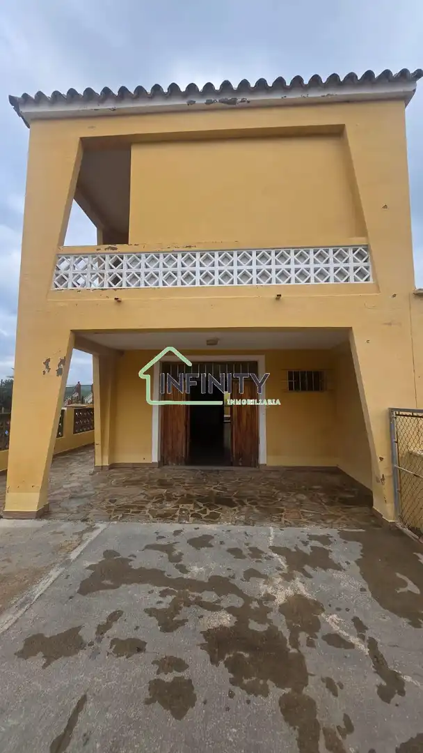Vista exterior de Casa adosada en venta en Tavernes de la Valldigna con Calefacción y Balcón