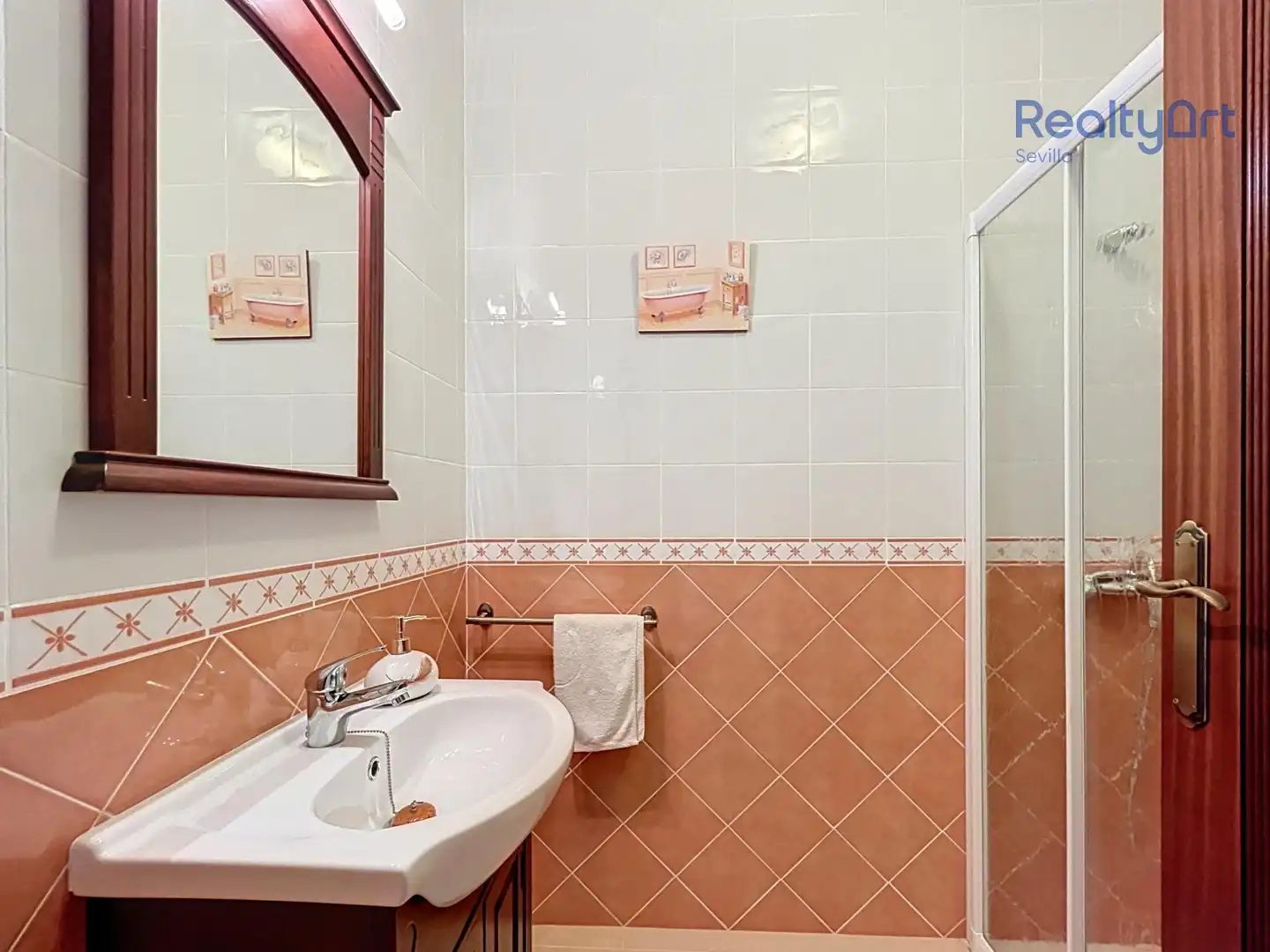 Bathroom of Houses for sale in Tomares  with Air Conditioner, Heating and Private garden