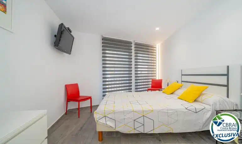 Dormitori de Apartament en venda en Roses amb Calefacció i Moblat
