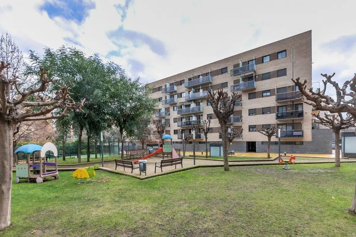 Vista exterior de Pis en venda en Sabadell amb Aire condicionat, Calefacció i Jardí privat