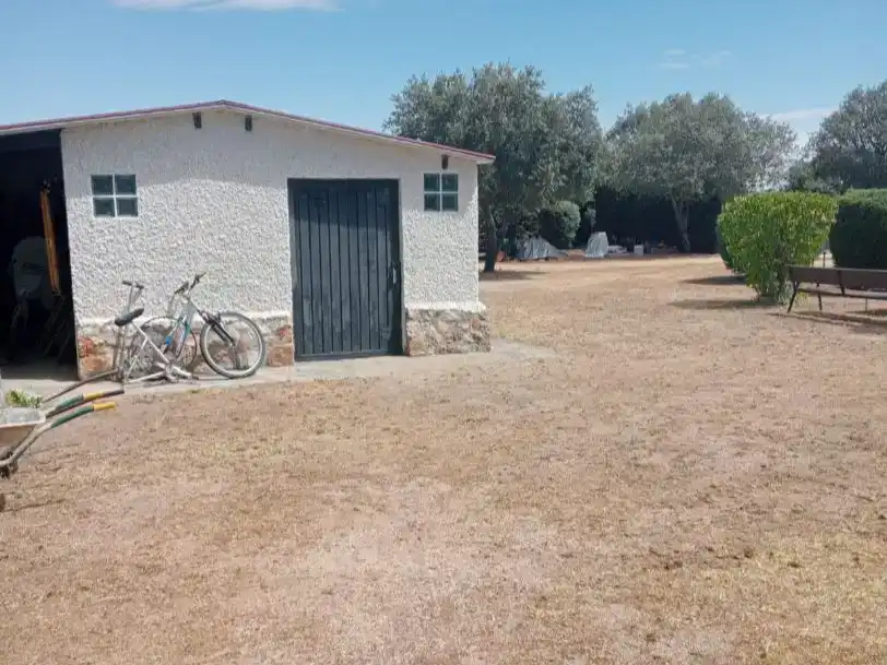 Vista exterior de Casa o xalet en venda en Morille amb Calefacció, Jardí privat i Traster
