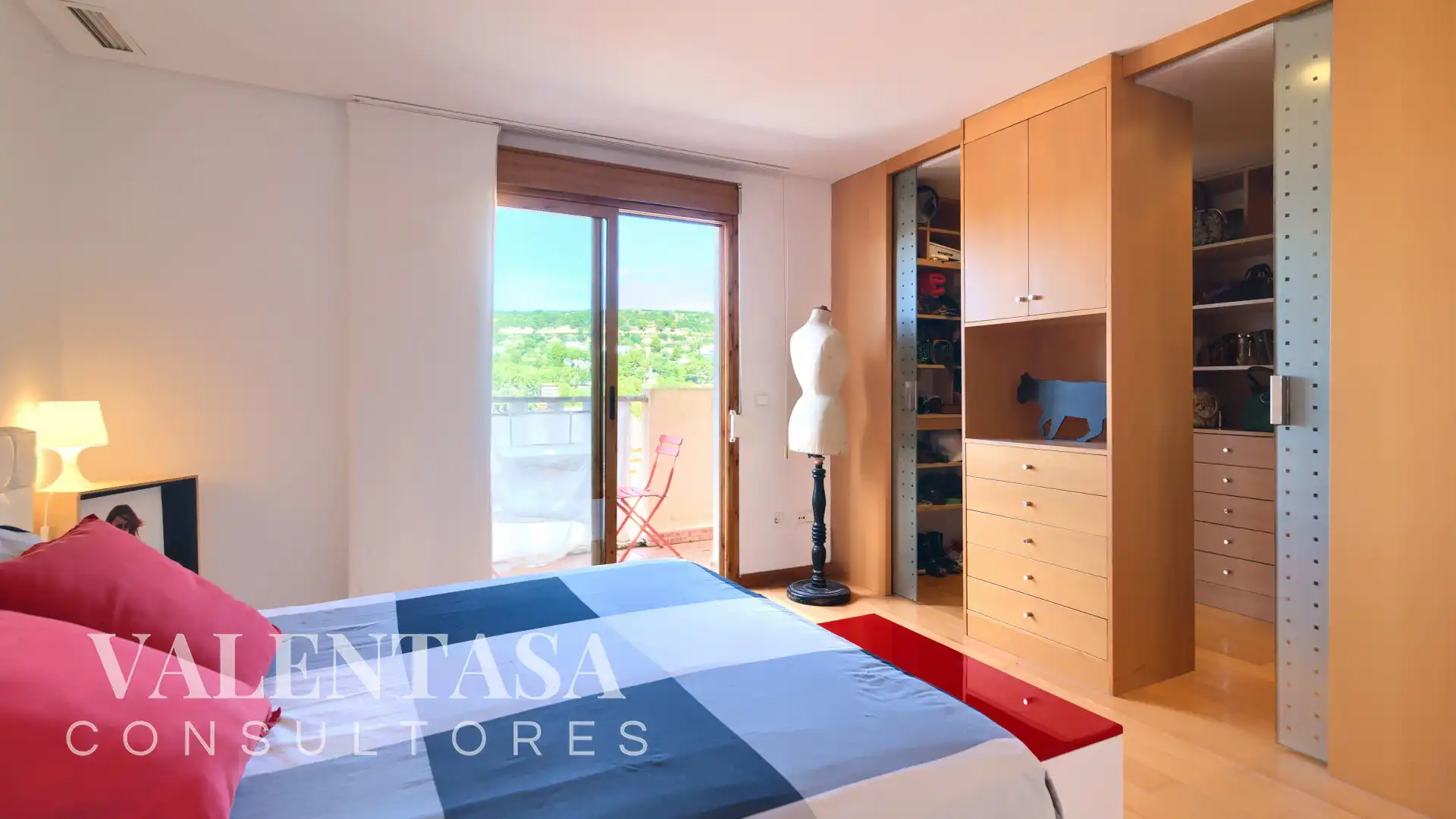 Bedroom of Detached homes for sale in Chiva  with Air Conditioner, Private garden and Terrace