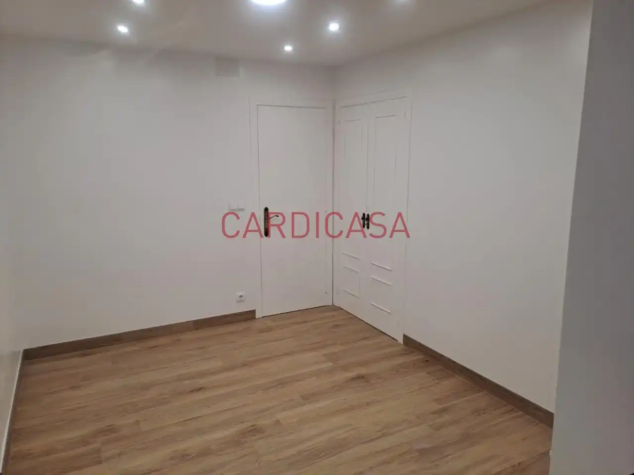 Piso de alquiler en Vigo  con Calefacción, Parquet y Balcón