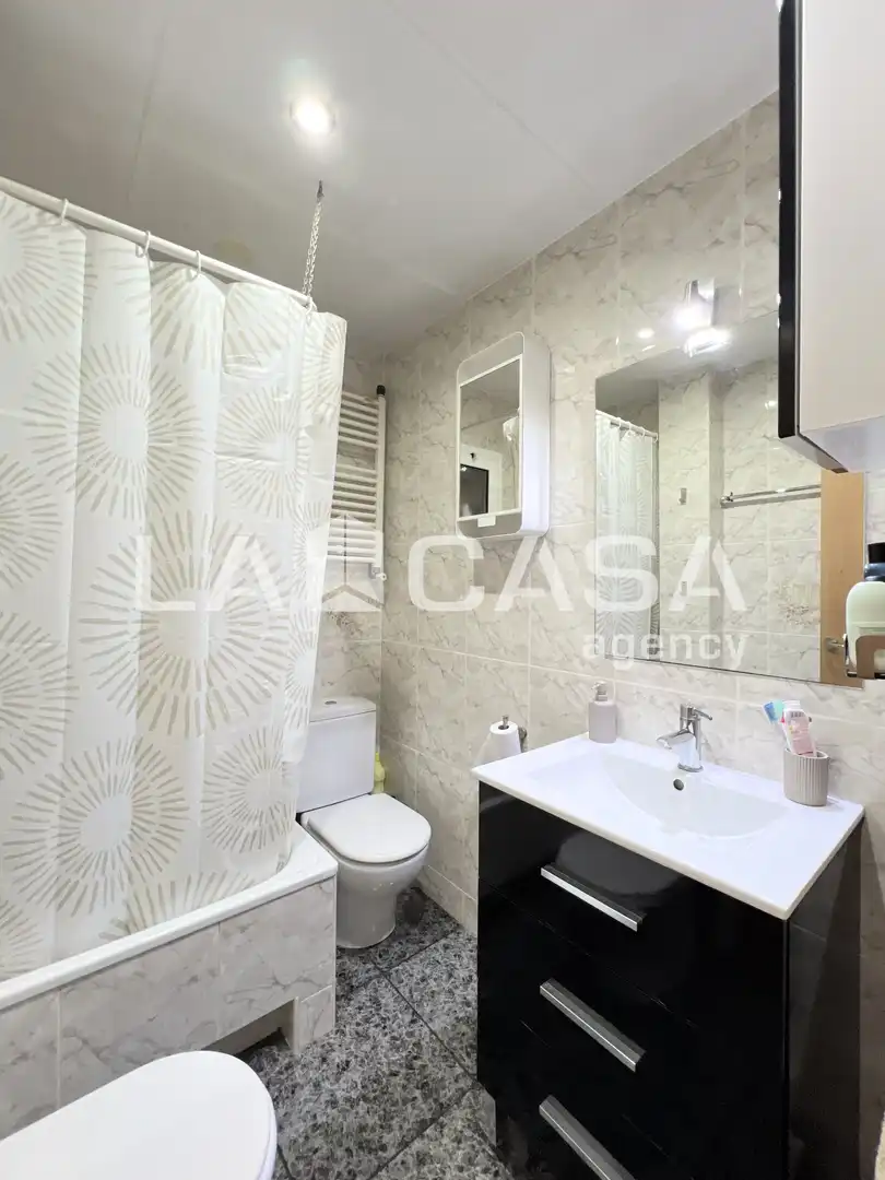 Baño de Piso en venta en Badalona con Calefacción
