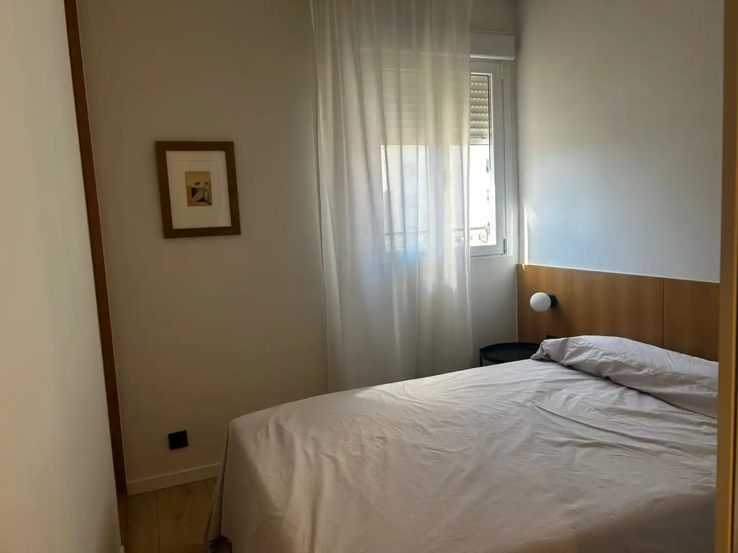 Dormitori de Apartament de lloguer en Madrid amb Aire condicionat, Calefacció i Moblat