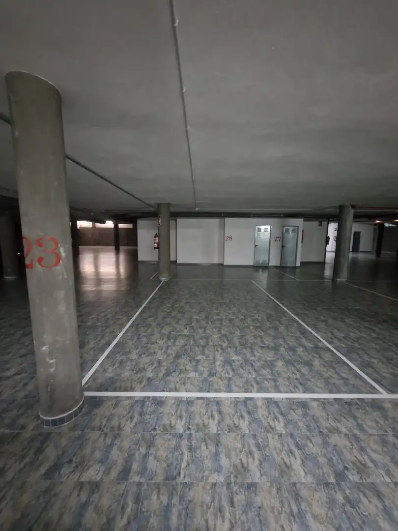 Parkplatz von Wohnung zum Verkauf in Foz mit Heizung, Abstellraum und Möbliert